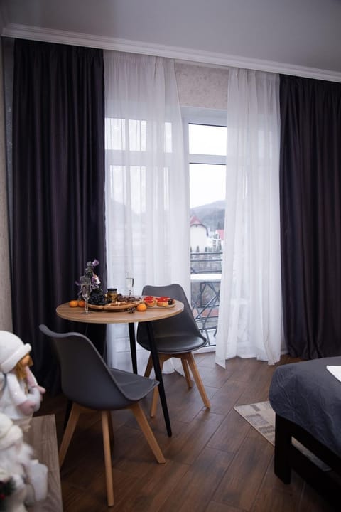 Living room, Photo of the whole room, Seating area, Dining area, Bedroom