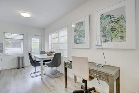 Pool Access Free Parking Smart TV Wifi Apartment in Wilton Manors