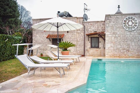 Property building, Patio, Spring, Day, Pool view, Swimming pool, sunbed