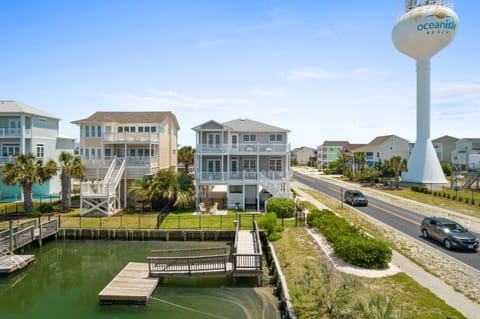 Fishful Thinking Canal front with boat dock Ocean Views kayak and paddle board House in Ocean Isle Beach