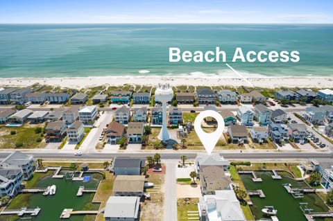 Fishful Thinking Canal front with boat dock Ocean Views kayak and paddle board House in Ocean Isle Beach