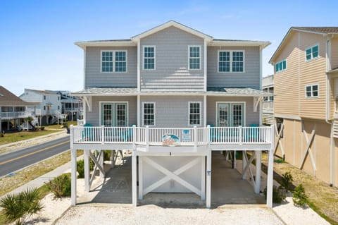 Fishful Thinking Canal front with boat dock Ocean Views kayak and paddle board House in Ocean Isle Beach