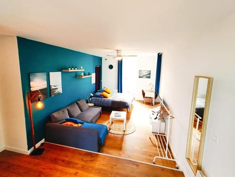 Bed, Living room, Photo of the whole room, Seating area, Bedroom