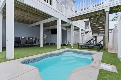 License to Chill by Brunswick Vacation Rentals Ocean front with private heated pool House in Ocean Isle Beach