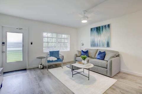 Pool Free Wifi Parking Smart TV Apartment in Wilton Manors