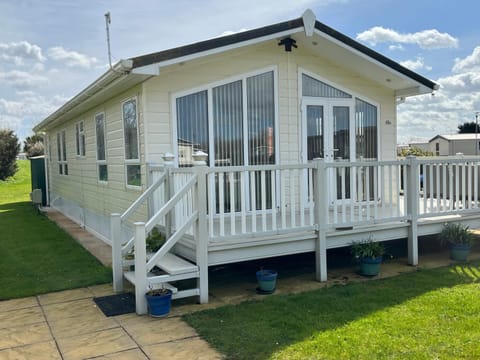Property building, Balcony/Terrace, Balcony/Terrace