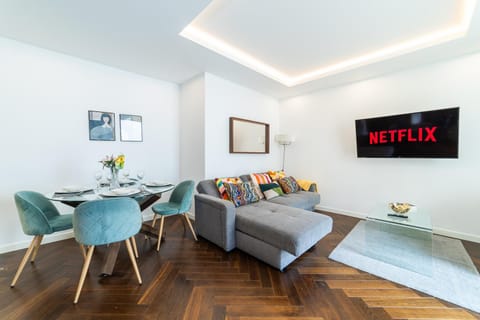 TV and multimedia, Living room, Seating area, Dining area