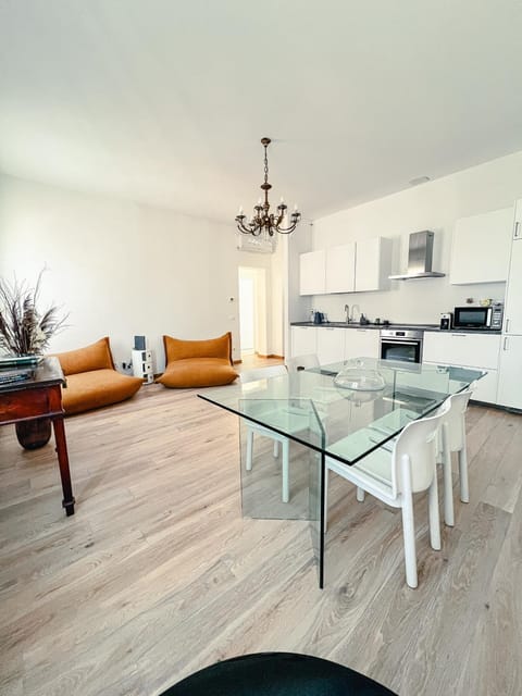 Kitchen or kitchenette, Living room, Seating area, Dining area, minibar, pet friendly, stove