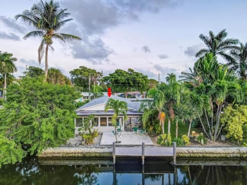 Waterfront Apartment Private Patio Pool Apartment in Wilton Manors