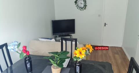 TV and multimedia, Living room, Seating area, Dining area, Evening entertainment