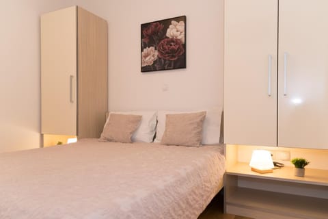 Bed, Photo of the whole room, Bedroom, wardrobe