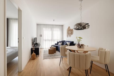 TV and multimedia, Living room, Photo of the whole room, Dining area