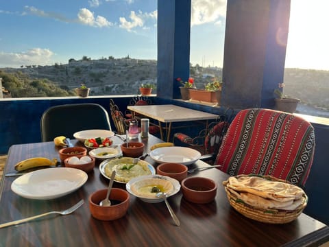 Restaurant/places to eat, Day, Food and drinks, Banquet/Function facilities, Food, Breakfast, Asian breakfast, Italian breakfast, Italian breakfast, American breakfast, American breakfast, Drinks