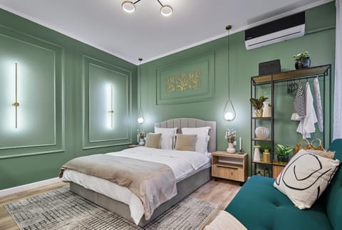 Photo of the whole room, Bedroom