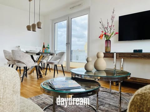 TV and multimedia, Living room, Seating area, Dining area