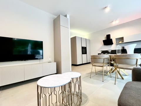 Communal lounge/ TV room, TV and multimedia, Living room