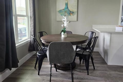 Spacious Home Near Downtown 4 BR3 Baths House in Montopolis