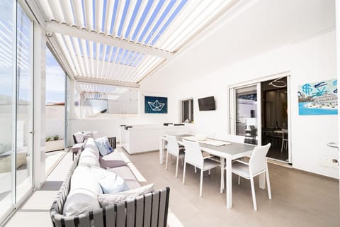 Hot Tub, Living room, Swimming pool