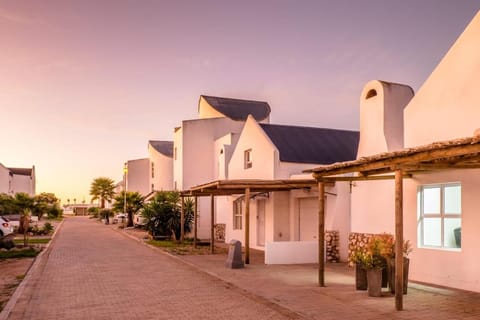 Property building, Neighbourhood