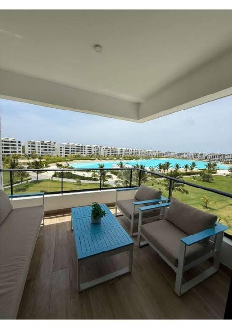 View (from property/room), Balcony/Terrace, Pool view, Swimming pool, sunbed