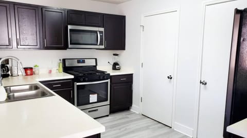 Cozy Home Near Downtown Austin and Airport House in Austin