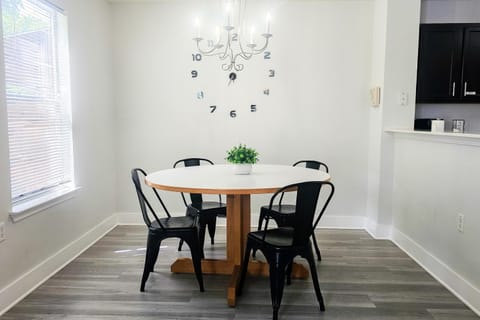 Cozy Home Near Downtown Austin and Airport House in Austin