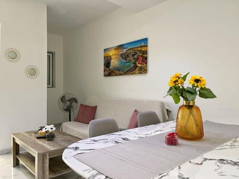 Living room, Decorative detail, Seating area, Dining area