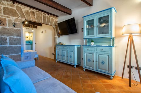 TV and multimedia, Living room, Seating area, Evening entertainment