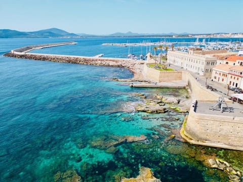 Nearby landmark, Neighbourhood, Natural landscape, City view, Sea view, Location