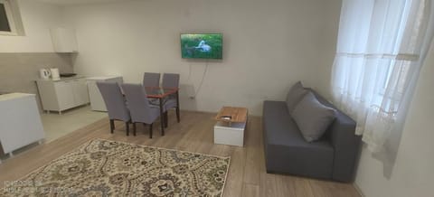 TV and multimedia, Living room, Seating area, Dining area