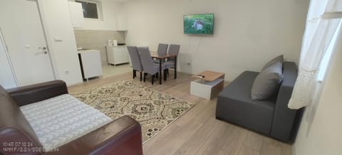 Living room, Seating area, Dining area, pet friendly