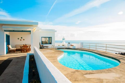 Balcony/Terrace, Sea view, Swimming pool, sunbed