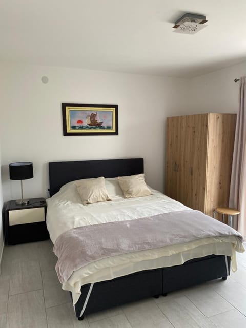 Bed, Photo of the whole room, Bedroom, wardrobe