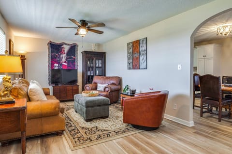 Private Deck! Country Home 20 Mi to Franklin House in Tennessee