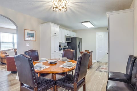 Private Deck! Country Home 20 Mi to Franklin House in Tennessee