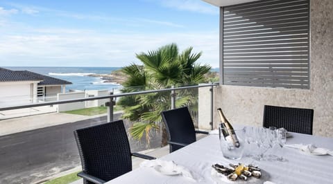 Day, View (from property/room), Balcony/Terrace, Seating area, Sea view