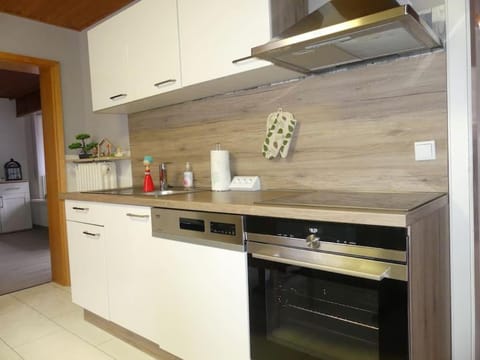 Kitchen or kitchenette, pet friendly, stove