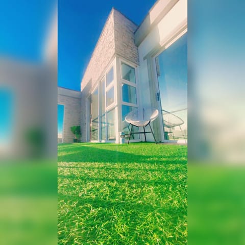 Balcony/Terrace, Mountain view