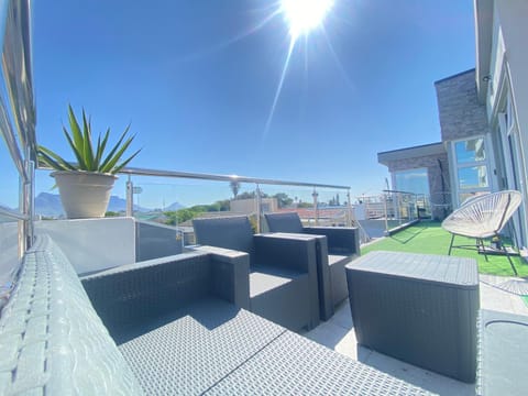 Patio, View (from property/room), Balcony/Terrace, Seating area, sunbed