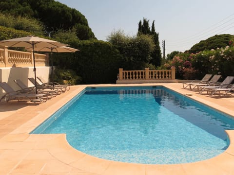 Villa spacieuse avec piscine privée et climatisation à Sainte-Maxime, idéale pour 10 personnes - FR-1-780-16 Villa in Sainte-Maxime