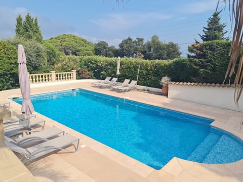 Villa spacieuse avec piscine privée et climatisation à Sainte-Maxime, idéale pour 10 personnes - FR-1-780-16 Villa in Sainte-Maxime
