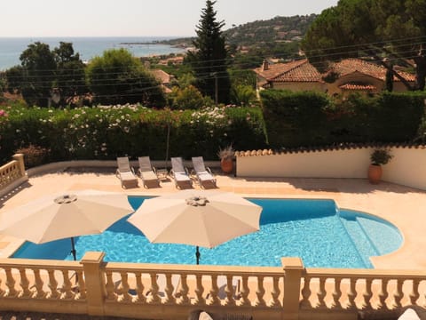 Villa spacieuse avec piscine privée et climatisation à Sainte-Maxime, idéale pour 10 personnes - FR-1-780-16 Villa in Sainte-Maxime