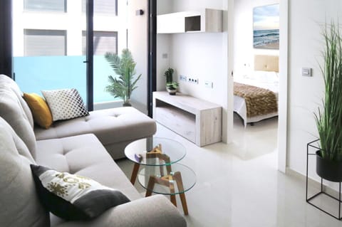 Bed, TV and multimedia, Living room, Photo of the whole room, Seating area