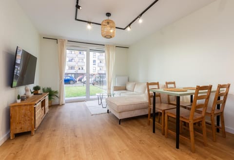 Communal lounge/ TV room, Bed, TV and multimedia, Living room, Photo of the whole room, Seating area, Dining area, Evening entertainment