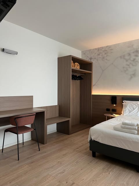 Bed, Photo of the whole room, Bedroom, hair dresser, wardrobe