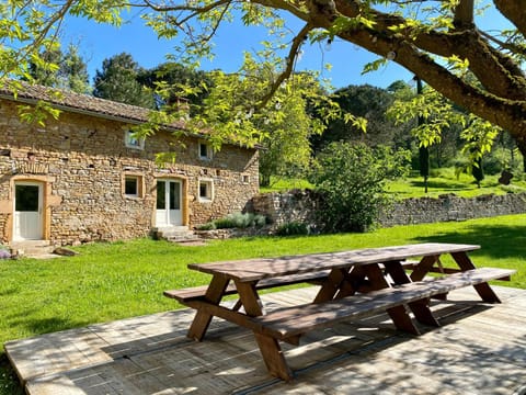 Property building, Day, Natural landscape, Garden, Dining area, Garden view