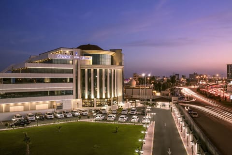 Property building, Nearby landmark, Neighbourhood, Garden, City view, Garden view, Street view, Sunset