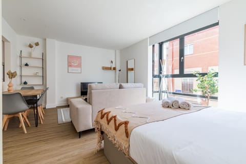 Bed, Living room, Photo of the whole room, Seating area, Bedroom, hair dresser