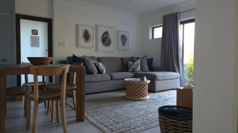 Living room, Lounge or bar, Seating area, Dining area