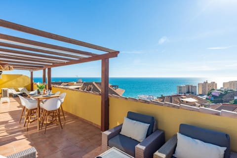 Property building, Balcony/Terrace, Living room